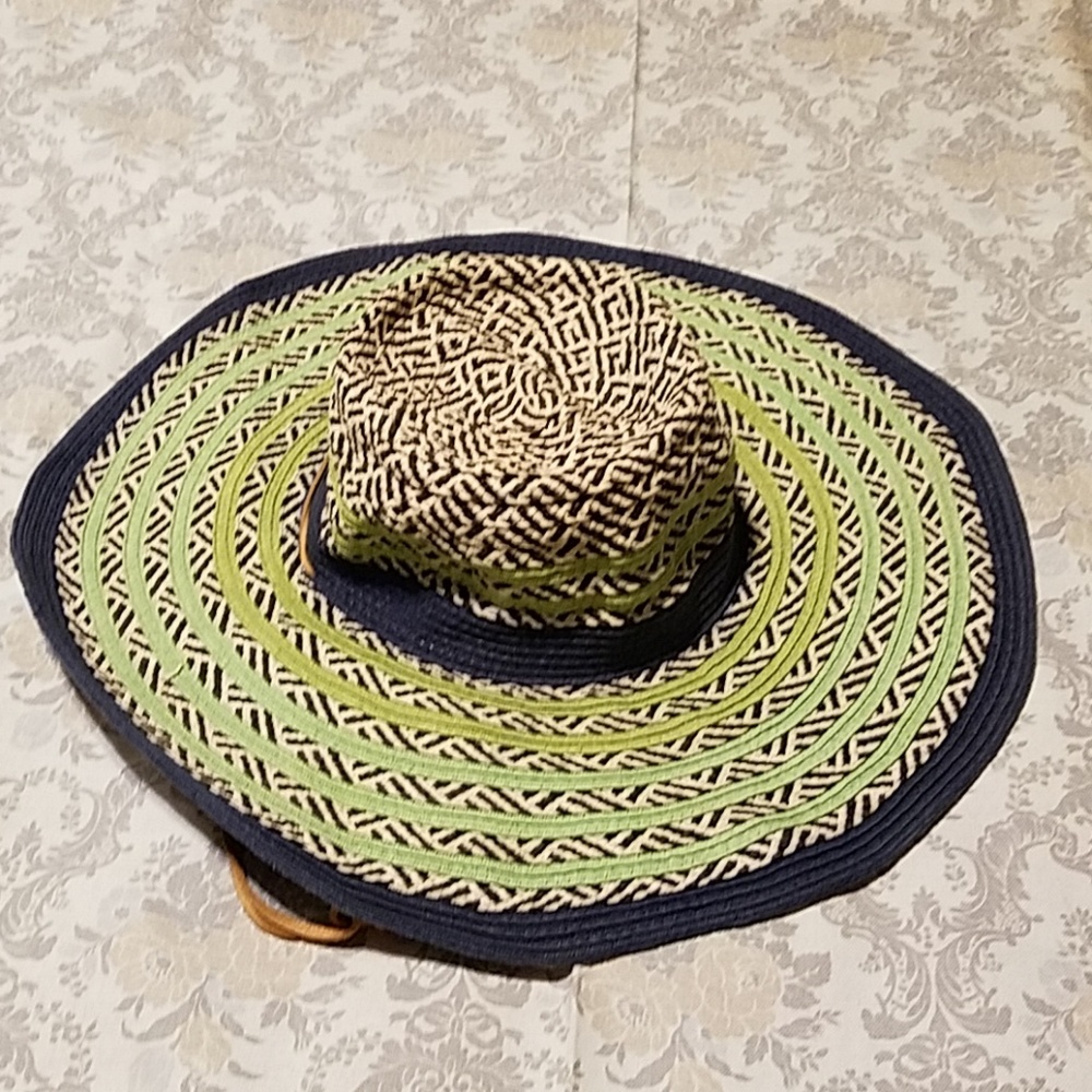 Well loved prana hat